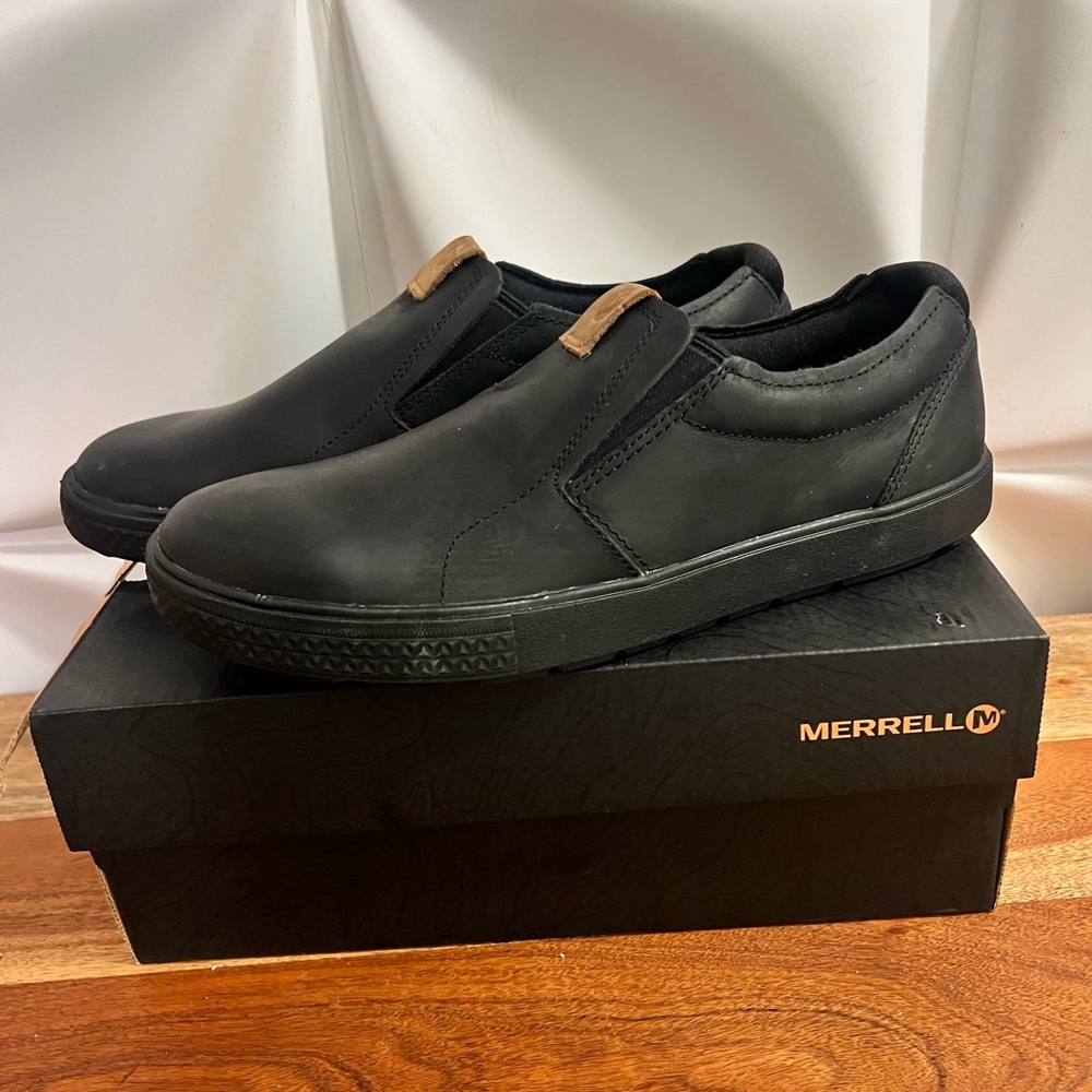 New Merrell shoes - Picture 2 of 3